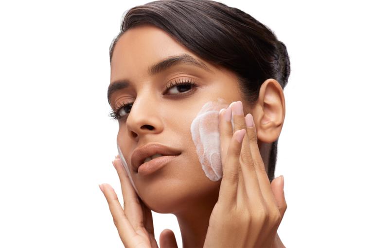 Sulfates 101: Is Your Cleanser Secretly Stealing Your Skin’s Moisture?